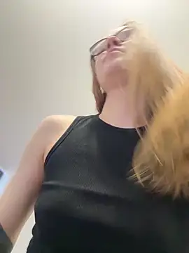 Snapshot of _CherryBloom_ chatting on February 26, 2026, 1:32 pm CherryBloom online show from February 26, 2026, 1:32 pm