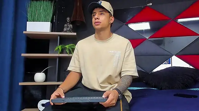 jaze bradley online show from November 24, 2025, 11:21 am