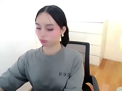 Snapshot of holly_tabby chatting on September 9, 2025, 8:41 pm holly tabby online show from September 9, 2025, 8:41 pm