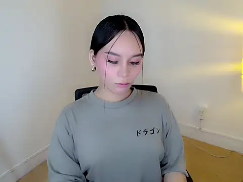 holly tabby online show from January 13, 2026, 10:04 pm