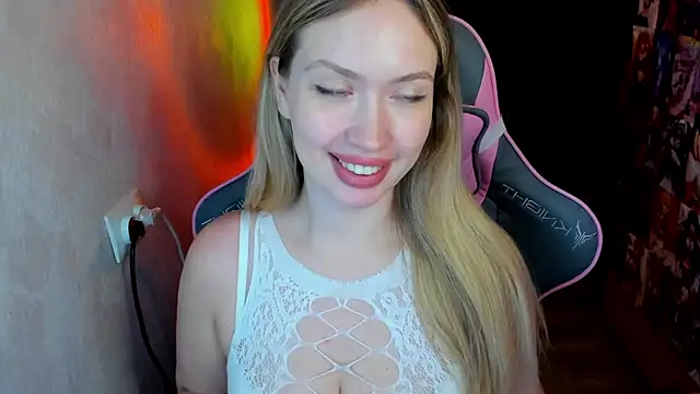 NicoleRiccii online show from December 17, 2025, 11:33 pm