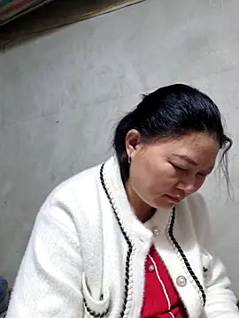 yoowwmr online show from December 17, 2025, 1:06 pm