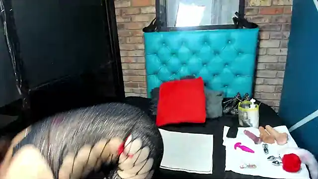 Snapshot of Mia_Holly__ chatting on September 24, 2025, 8:34 pm Mia Holly   online show from September 24, 2025, 8:34 pm