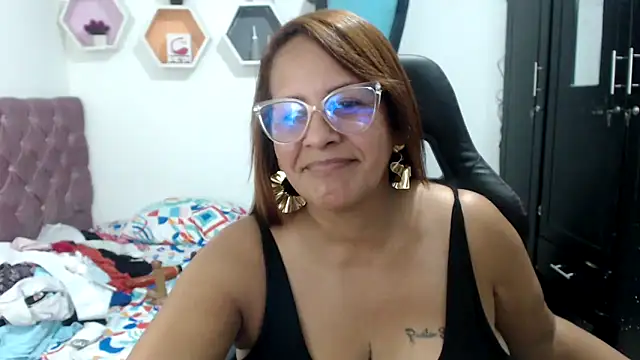 cristydirtyhot online show from December 16, 2025, 1:10 am