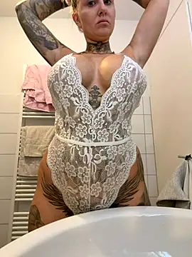 Snapshot of Jasmina-Joy chatting on November 17, 2025, 5:02 am Jasmina-Joy online show from November 17, 2025, 5:02 am