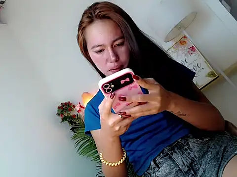 kimbratx online show from April 16, 2026, 10:23 pm