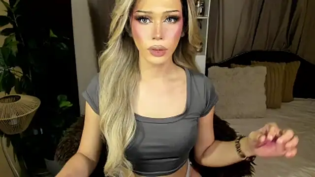 Candicebloom online show from May 25, 2026, 8:09 am