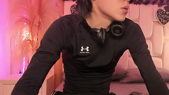 Daphne And Roger online show from March 13, 2026, 11:06 am