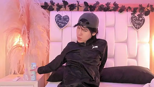 Daphne And Roger online show from April 2, 2026, 11:08 am