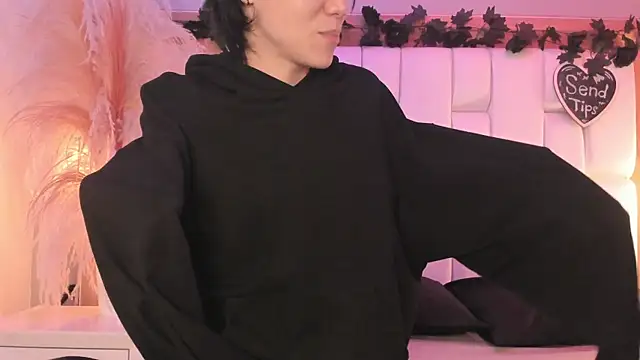 Daphne And Roger online show from April 4, 2026, 11:08 am