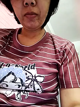 Snapshot of LuxiLuxi18x chatting on November 11, 2025, 12:16 pm LuxiLuxi18x online show from November 11, 2025, 12:16 pm