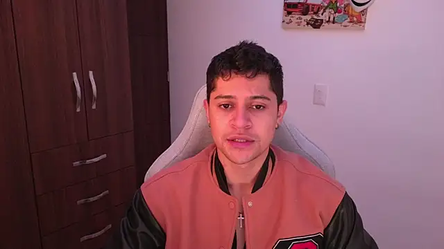 domsantiago  online show from November 10, 2025, 12:20 am