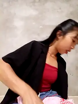 emaame68 online show from October 23, 2025, 1:43 pm