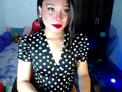 Urassiansweetcummer online show from May 24, 2026, 12:59 am
