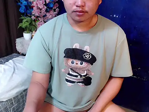 Reynelcock online show from March 22, 2026, 7:06 pm