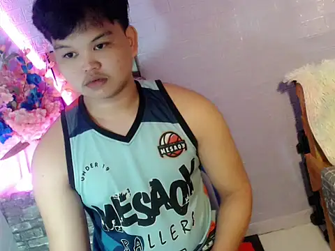Reynelcock online show from May 26, 2026, 6:04 pm