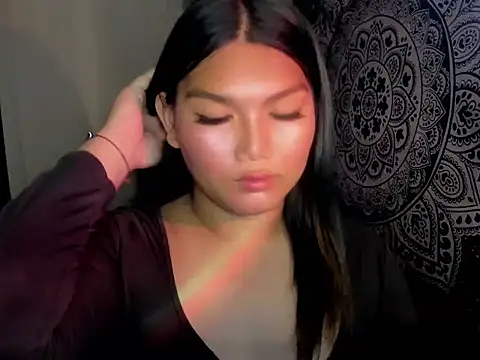 Snapshot of Lou_heart chatting on April 16, 2026, 9:39 pm Lou heart online show from April 16, 2026, 9:39 pm