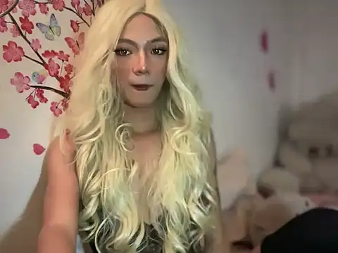 Snapshot of slimladyxoxo chatting on November 18, 2025, 1:33 am slimladyxoxo online show from November 18, 2025, 1:33 am