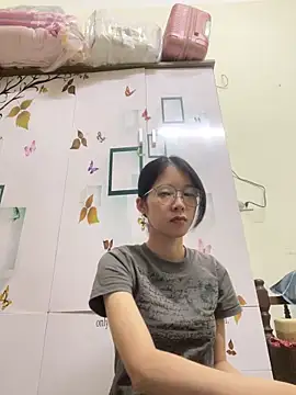 meomeo2k6 online show from October 28, 2025, 1:47 pm