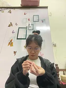 meomeo2k6 online show from November 22, 2025, 1:54 pm