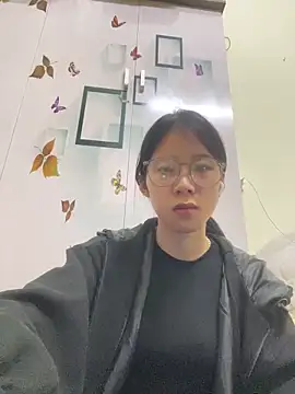 meomeo2k6 online show from November 28, 2025, 1:58 pm