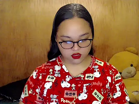 Snapshot of _Lylia chatting on November 3, 2025, 9:54 am Lylia online show from November 3, 2025, 9:54 am