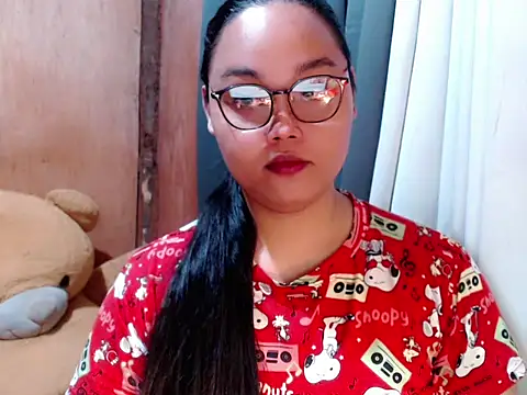  Lylia online show from February 15, 2026, 9:22 pm