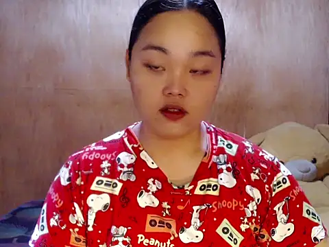  Lylia online show from May 17, 2026, 4:32 am
