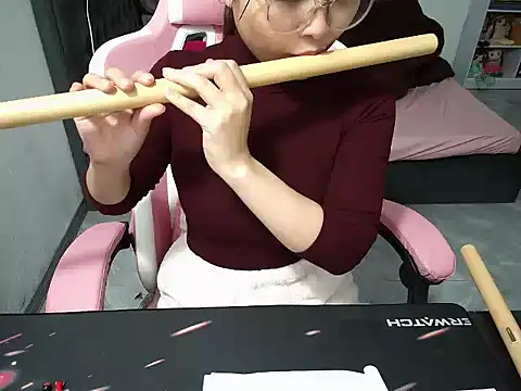 Ori-Yannie online show from November 18, 2025, 7:35 am