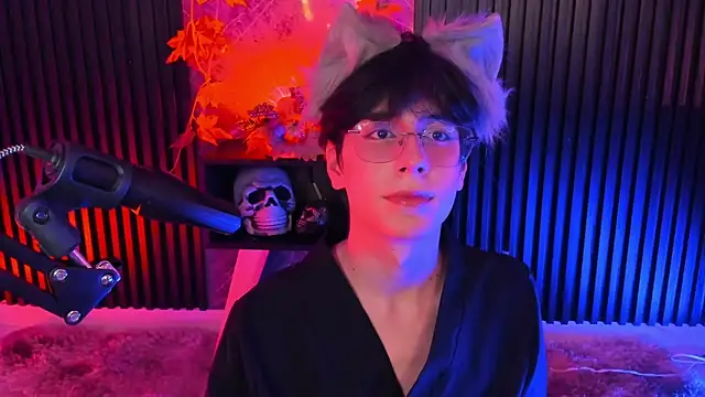 luixdust  online show from October 4, 2025, 5:38 am