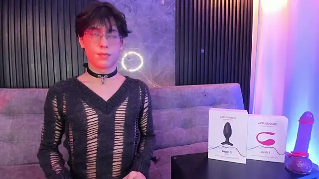 luixdust  online show from November 4, 2025, 5:28 am