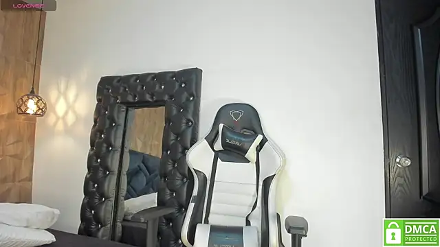 Snapshot of Sofia__watson chatting on October 21, 2025, 7:25 pm Sofia  watson online show from October 21, 2025, 7:25 pm