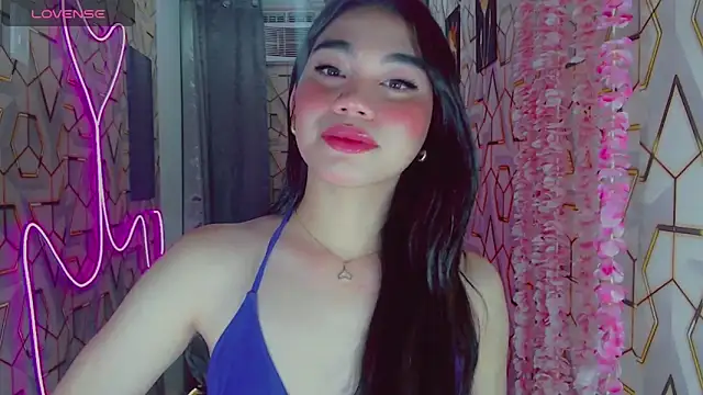 DreamGirlMia online show from May 22, 2026, 1:50 pm
