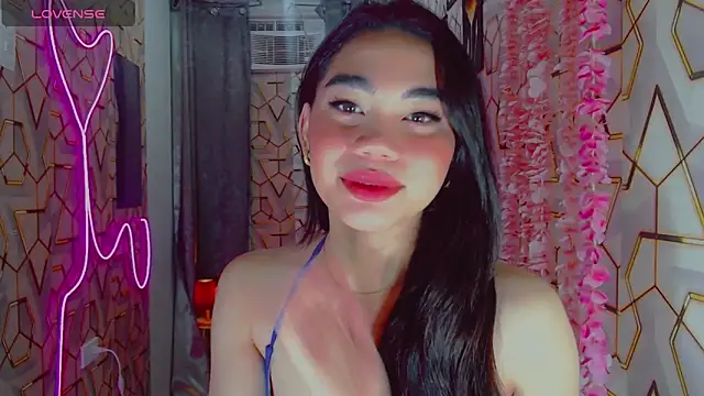 DreamGirlMia online show from May 23, 2026, 3:45 am