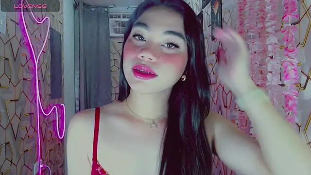 DreamGirlMia online show from May 25, 2026, 4:07 am
