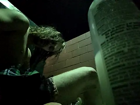 Johnnytailplug online show from April 17, 2026, 6:05 am