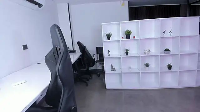 megan bigboobs  online show from November 9, 2025, 11:41 am