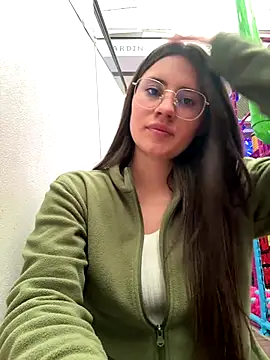 Snapshot of Isabella21_ chatting on September 15, 2025, 9:15 pm Isabella21  online show from September 15, 2025, 9:15 pm