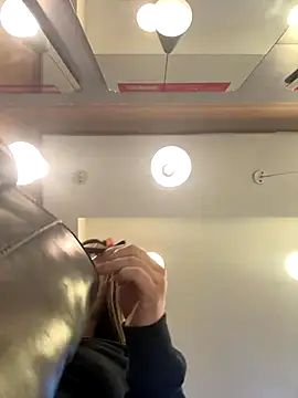 Snapshot of Isabella21_ chatting on September 23, 2025, 10:02 pm Isabella21  online show from September 23, 2025, 10:02 pm