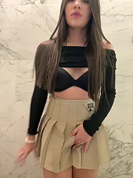 Snapshot of Isabella21_ chatting on October 5, 2025, 10:29 pm Isabella21  online show from October 5, 2025, 10:29 pm