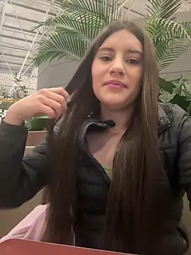 Snapshot of Isabella21_ chatting on October 22, 2025, 12:11 am Isabella21  online show from October 22, 2025, 12:11 am