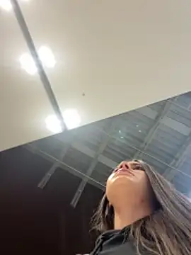 Snapshot of Isabella21_ chatting on October 23, 2025, 12:21 am Isabella21  online show from October 23, 2025, 12:21 am