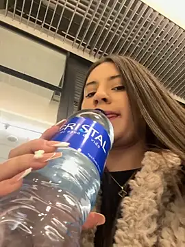 Snapshot of Isabella21_ chatting on October 30, 2025, 12:12 am Isabella21  online show from October 30, 2025, 12:12 am