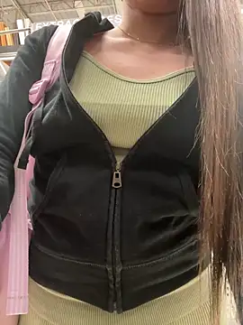 Snapshot of Isabella21_ chatting on November 2, 2025, 10:56 pm Isabella21  online show from November 2, 2025, 10:56 pm