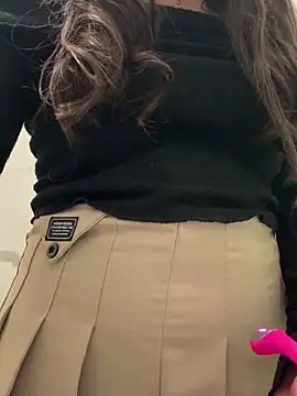 Isabella21  online show from November 13, 2025, 8:30 pm