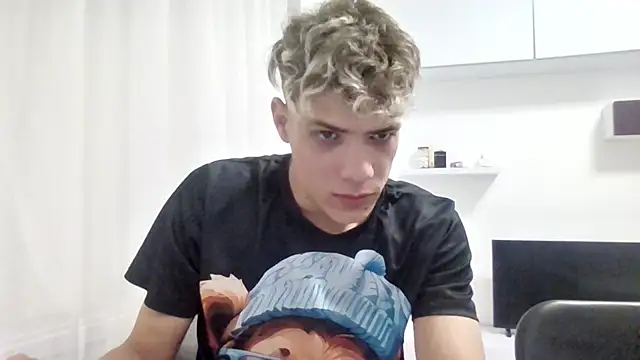 Snapshot of OttisBrawn chatting on October 14, 2025, 8:53 pm OttisBrawn online show from October 14, 2025, 8:53 pm