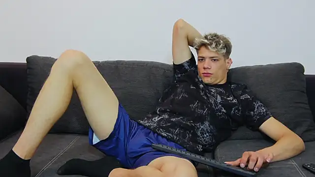 Snapshot of OttisBrawn chatting on October 27, 2025, 10:14 pm OttisBrawn online show from October 27, 2025, 10:14 pm