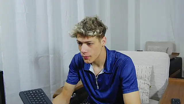 Snapshot of OttisBrawn chatting on November 8, 2025, 3:01 pm OttisBrawn online show from November 8, 2025, 3:01 pm