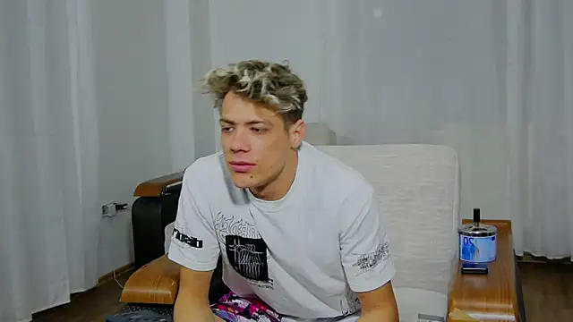 Snapshot of OttisBrawn chatting on November 10, 2025, 4:28 pm OttisBrawn online show from November 10, 2025, 4:28 pm