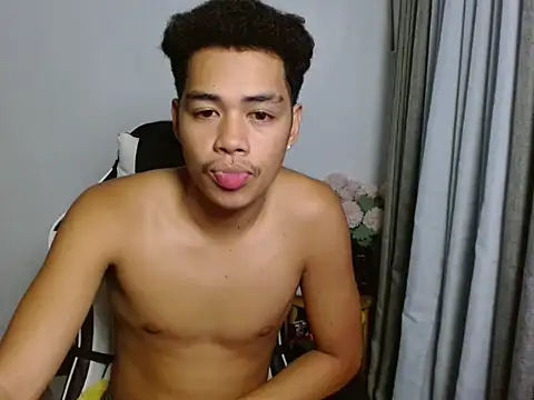 curlyasian njxx online show from May 24, 2026, 4:28 am